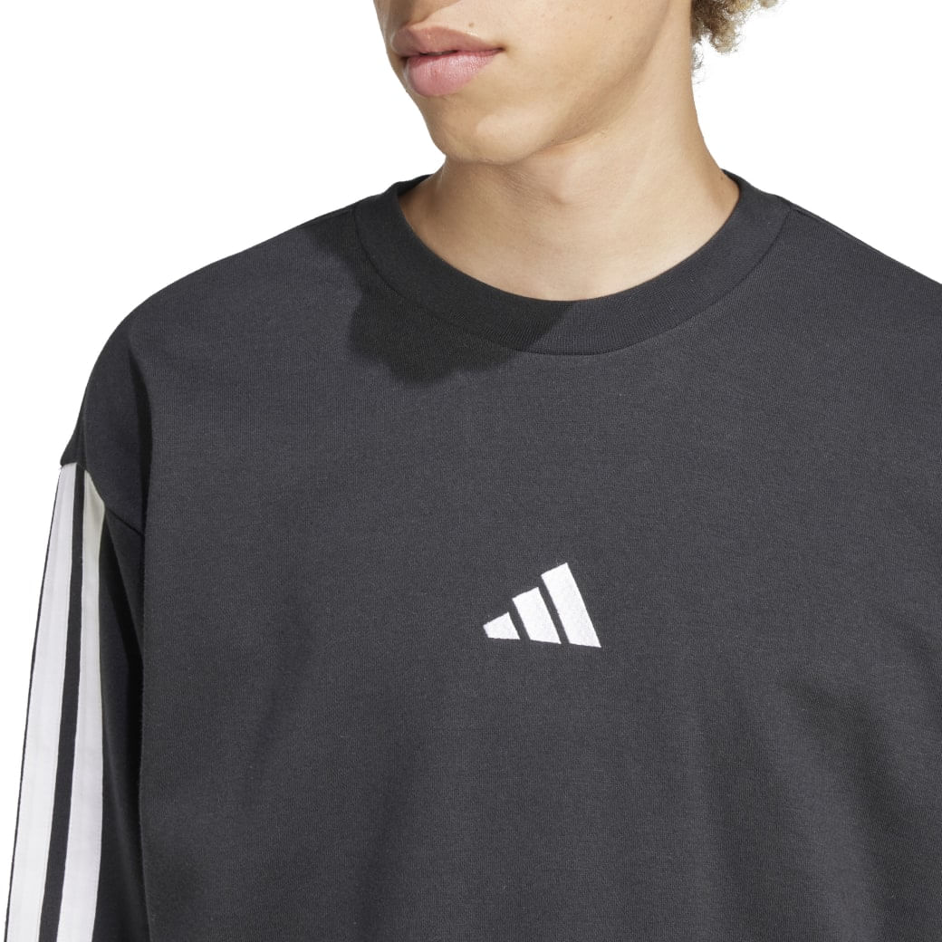 JE6372_7_APPAREL_On-Model_Detail-View-2_white.jpg