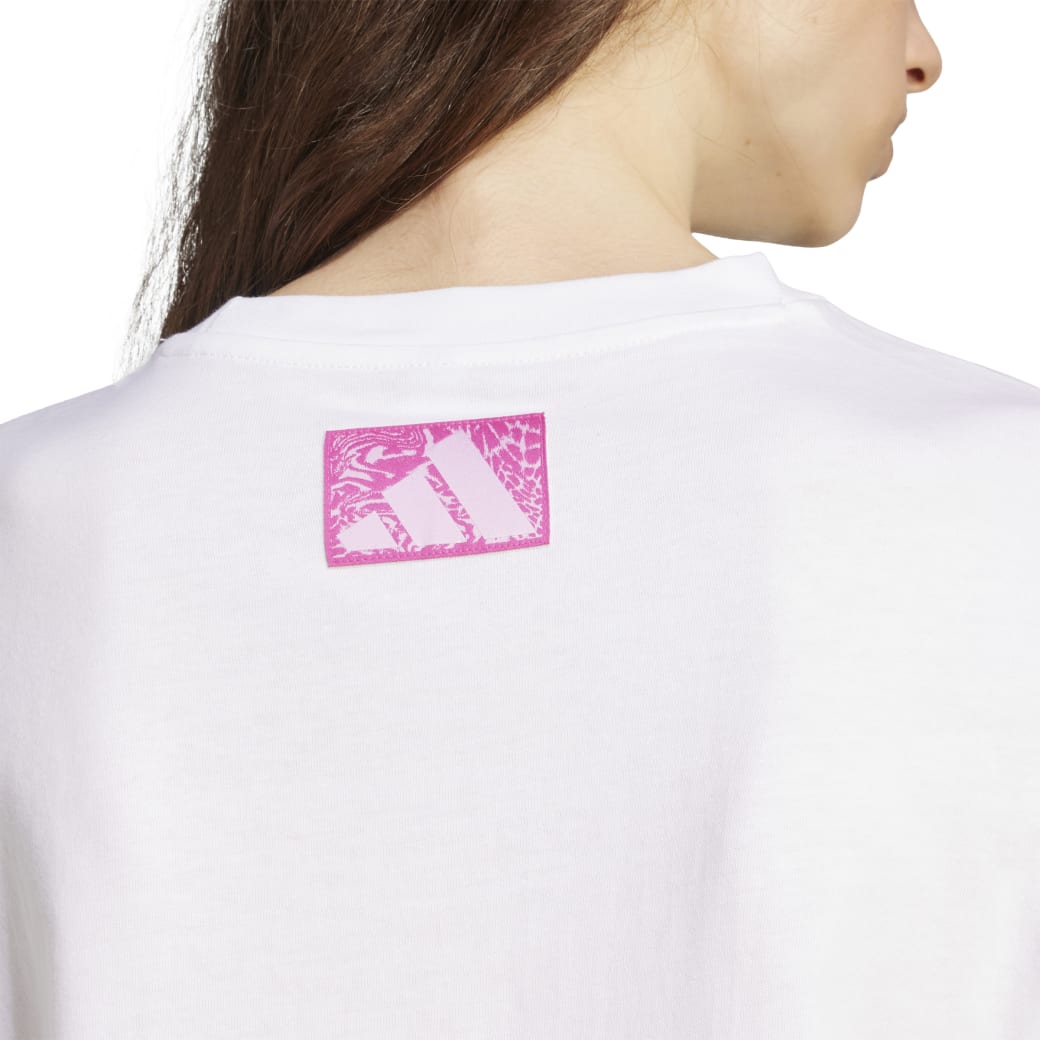 JN9107_5_APPAREL_On-Model_Detail-View-1_white.jpg