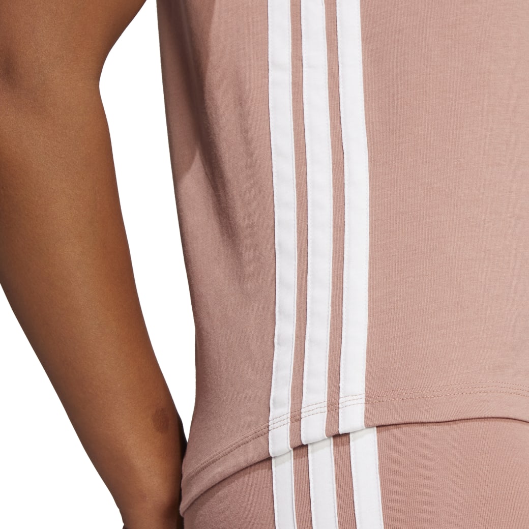 JE1231_5_APPAREL_On-Model_Detail-View-1_white.jpg