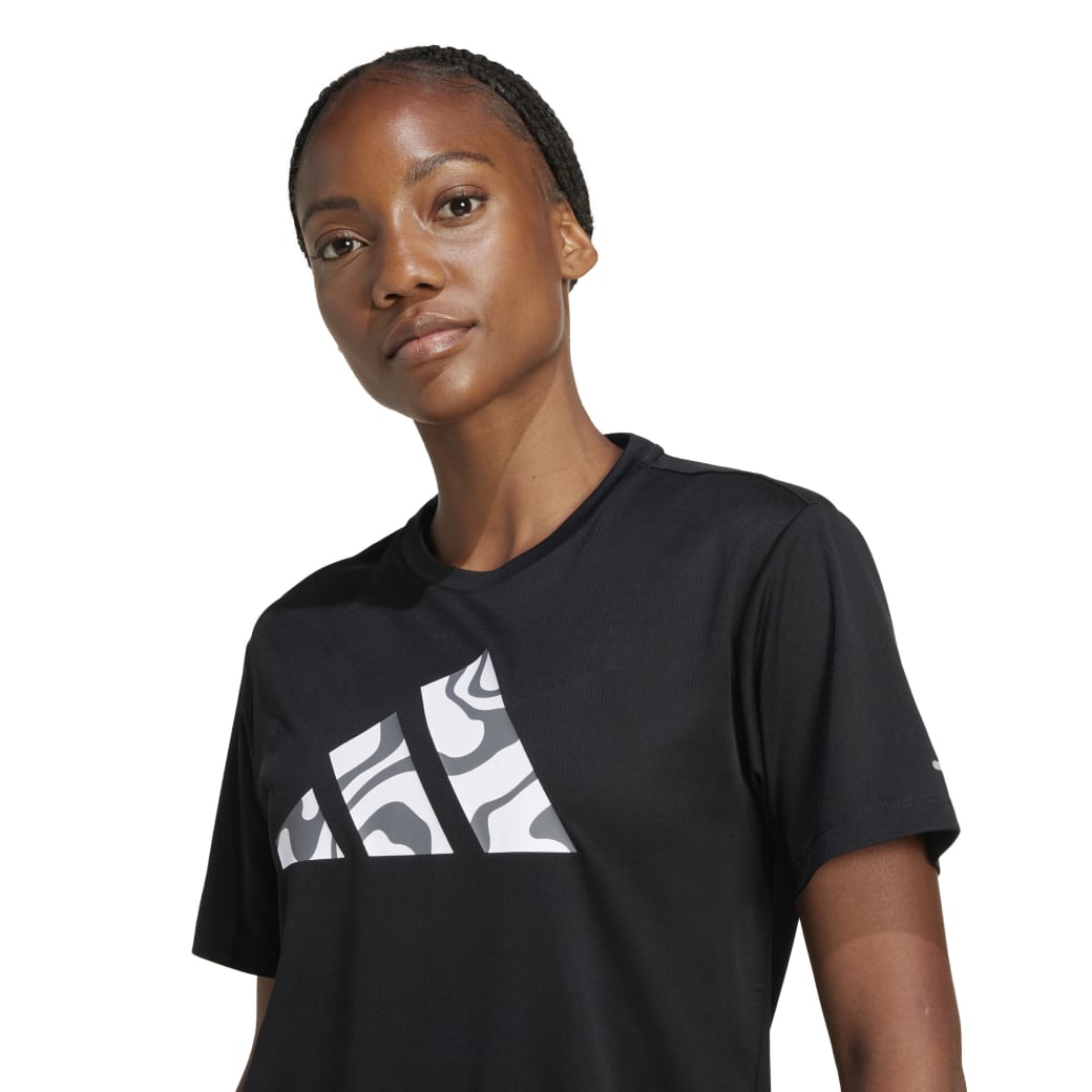 JD2348_8_APPAREL_On-Model_Detail-View-2_white.jpg