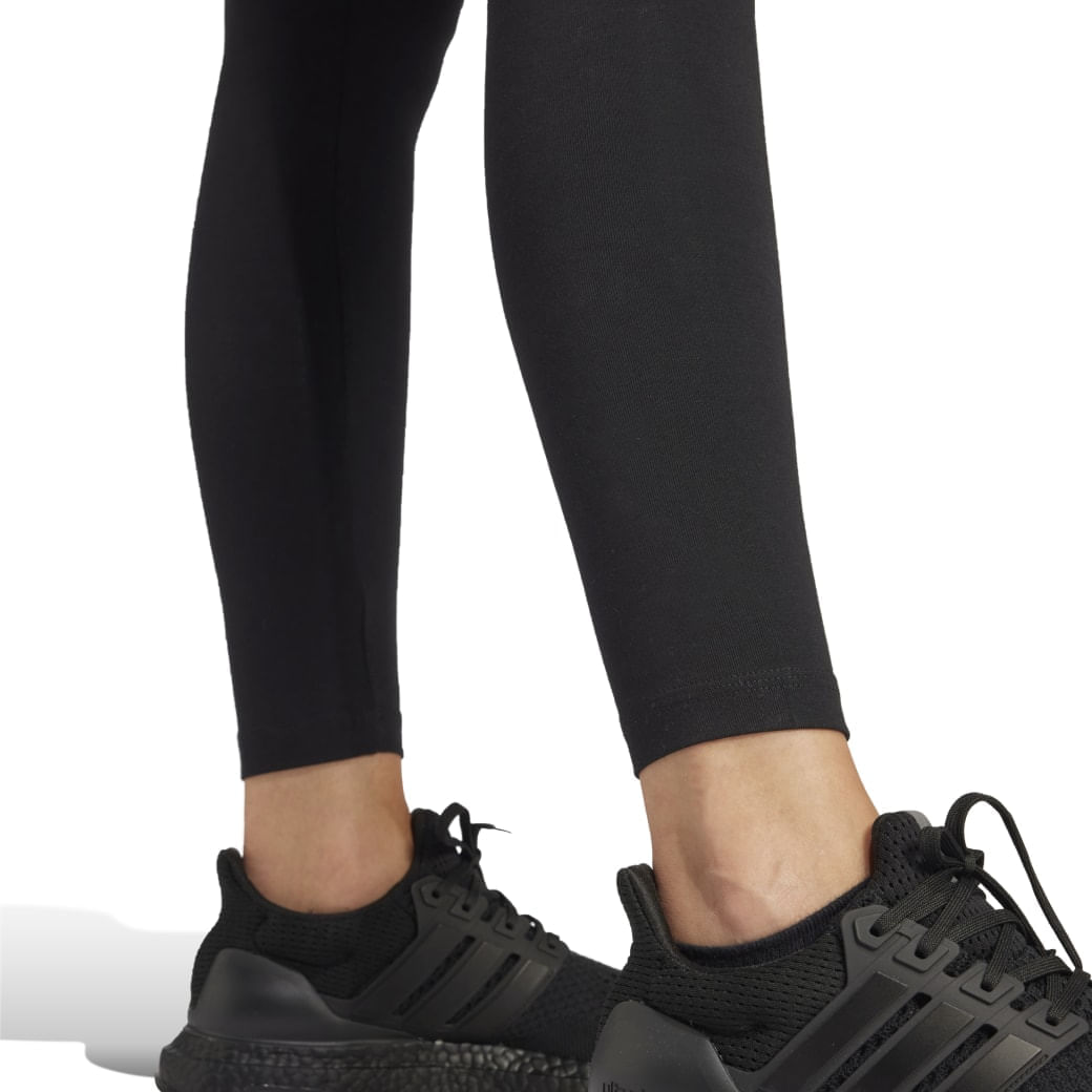 JG8621_7_APPAREL_On-Model_Detail-View-2_white.jpg