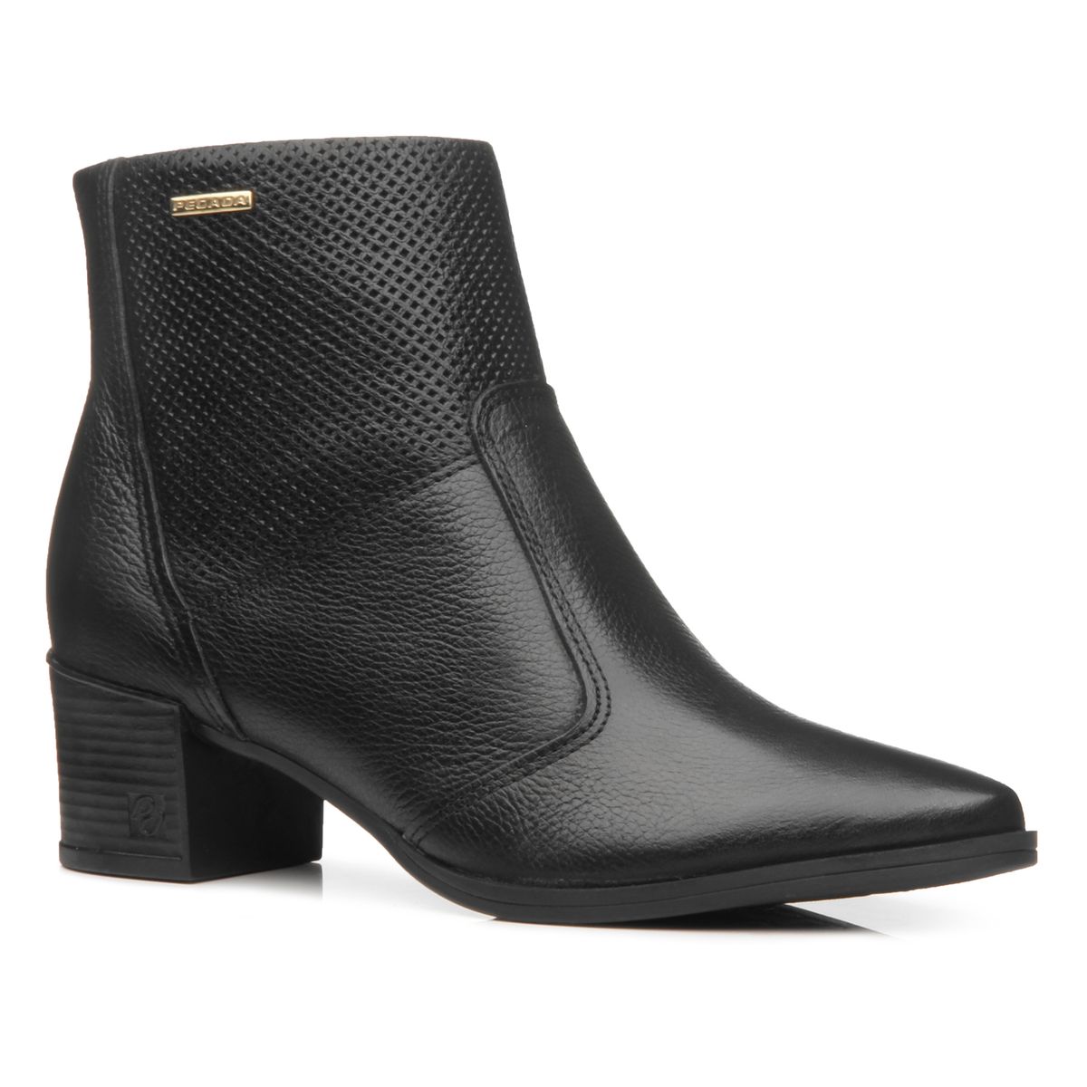 Bota feminina Pegada em couro preto com cano curto vista lateral direita