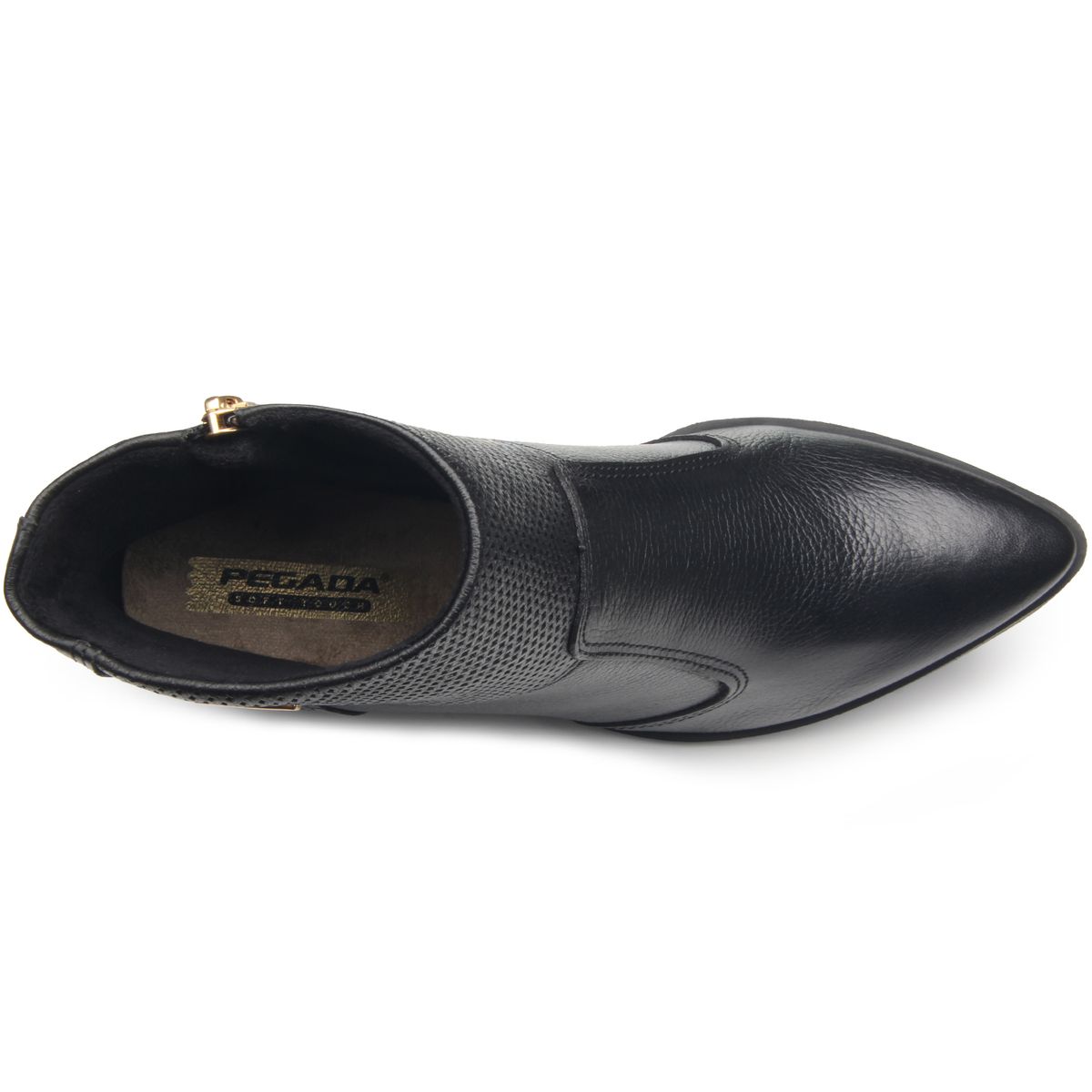 Vista superior da bota Pegada feminina cano curto em couro preto