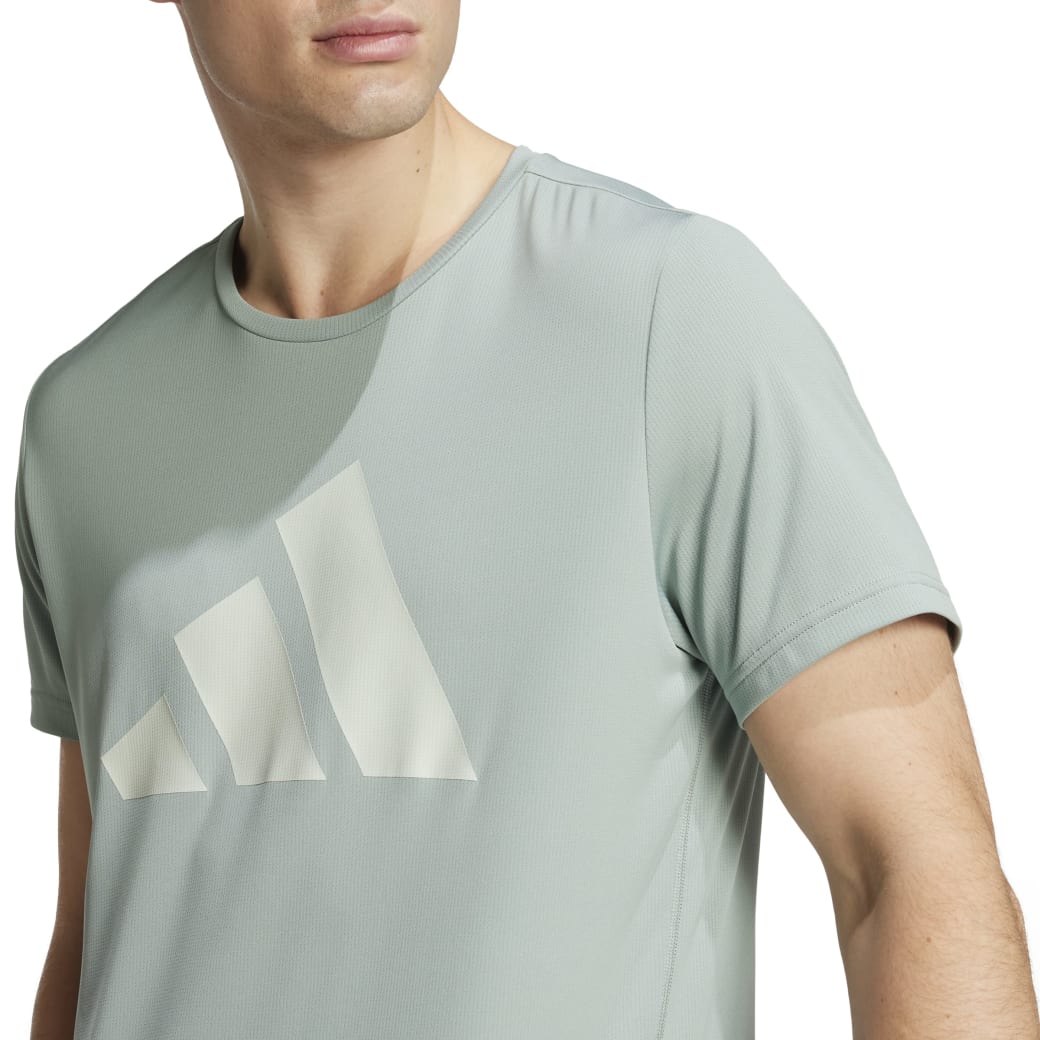 JD2324_6_APPAREL_On-Model_Detail-View-1_white.jpg