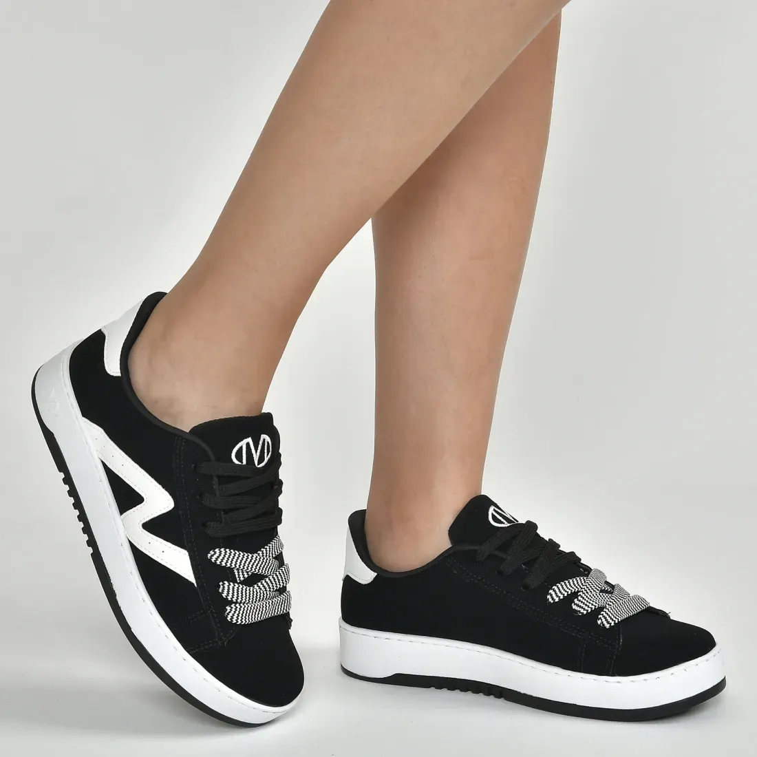 Tênis Via Marte Detalhe Cadarço Feminino Preto Oscar