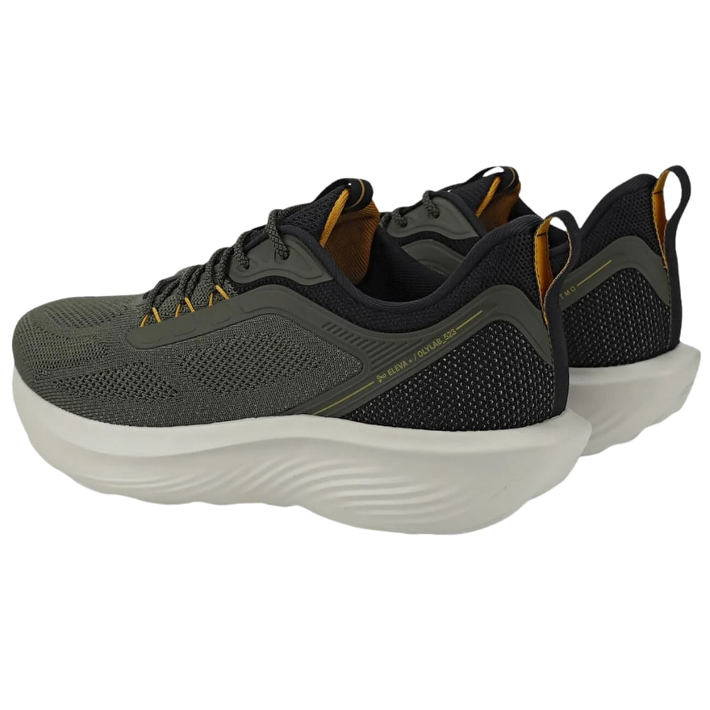 Tênis Olympikus Ritmo masculino verde com preto, vista traseira lateral mostrando detalhes e solado branco