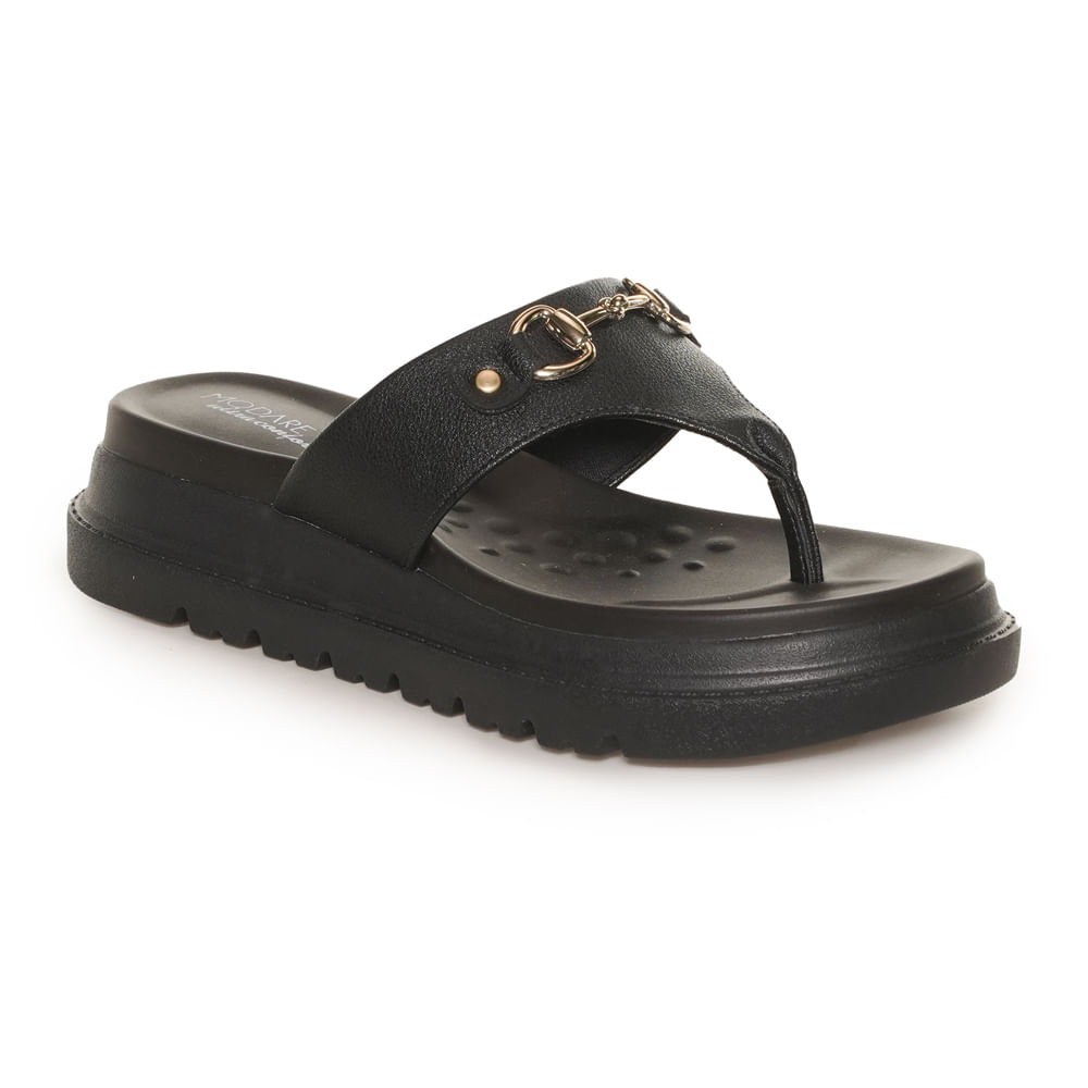 Tamanco Modare Preto Fivela Feminino em ângulo 3/4 direito mostrando sola tratorada e tiras largas com elos metálicos dourados