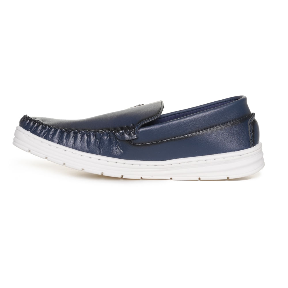 Mocassim masculino azul OPX Avilla em perfil esquerdo com solado branco e costura contrastante
