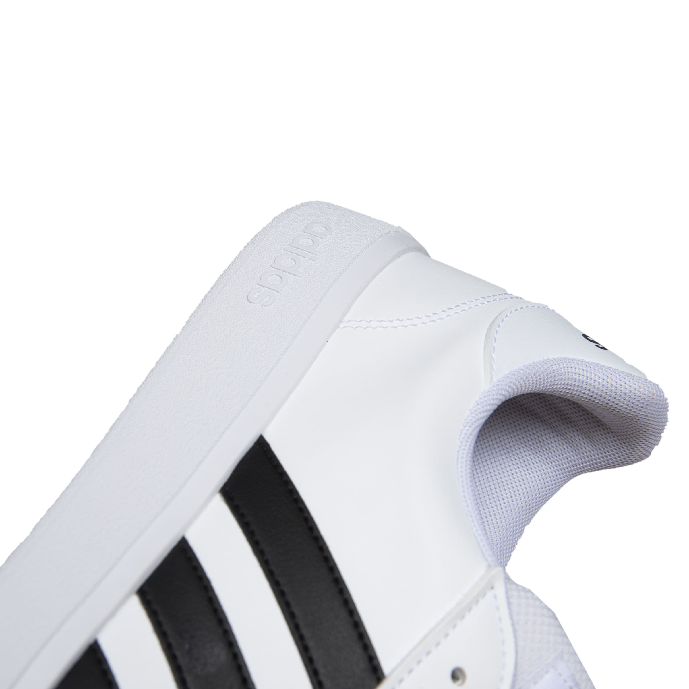 IQ5679_8_FOOTWEAR_Photography_Detail-View-1_white.jpg