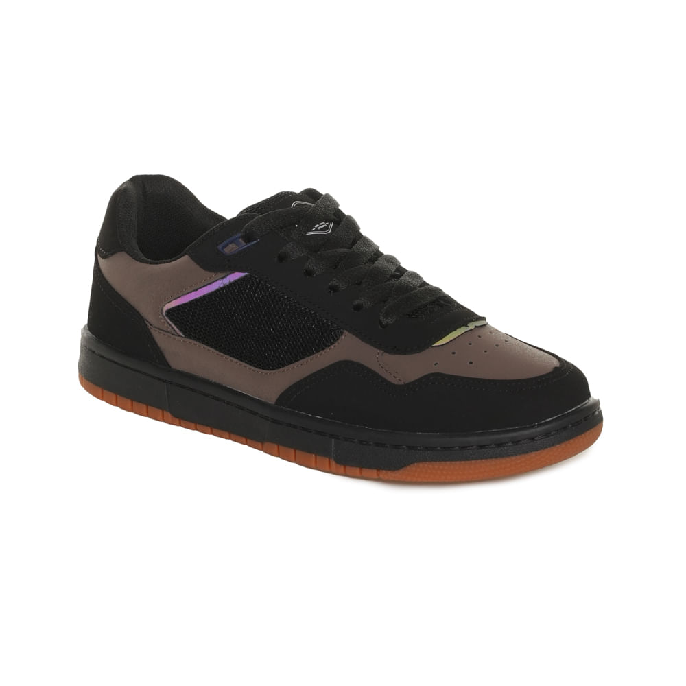 Tênis masculino casual preto com detalhes marrom em perspectiva 3/4 frontal