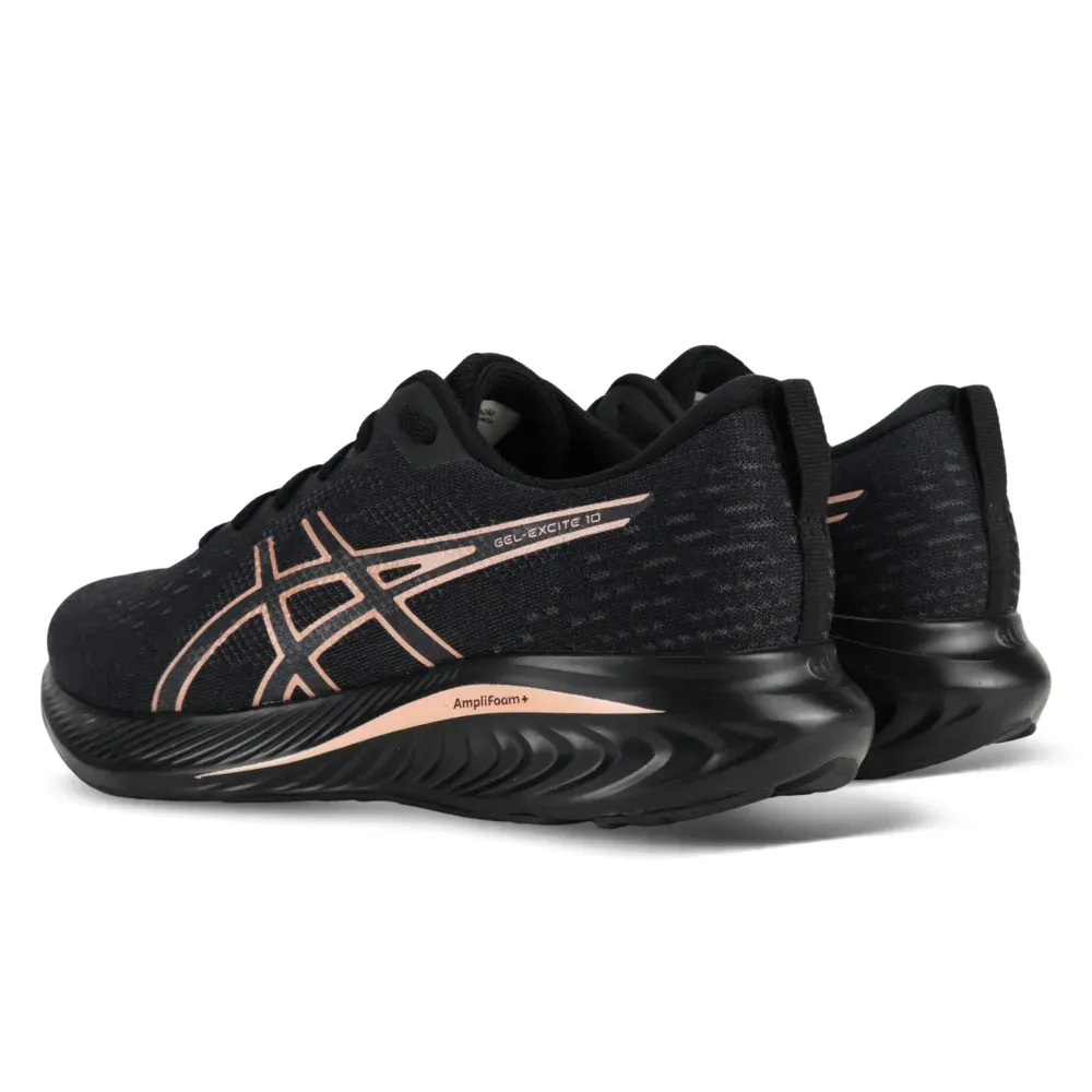 Tênis Asics Gel Excite 10 preto vista traseira lateral destacando entressola e acabamento