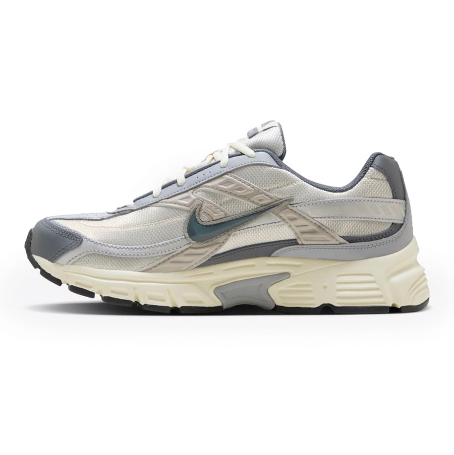Tênis Nike Initiator Gcel cinza em vista lateral esquerda mostrando detalhes do cabedal mesh e solado