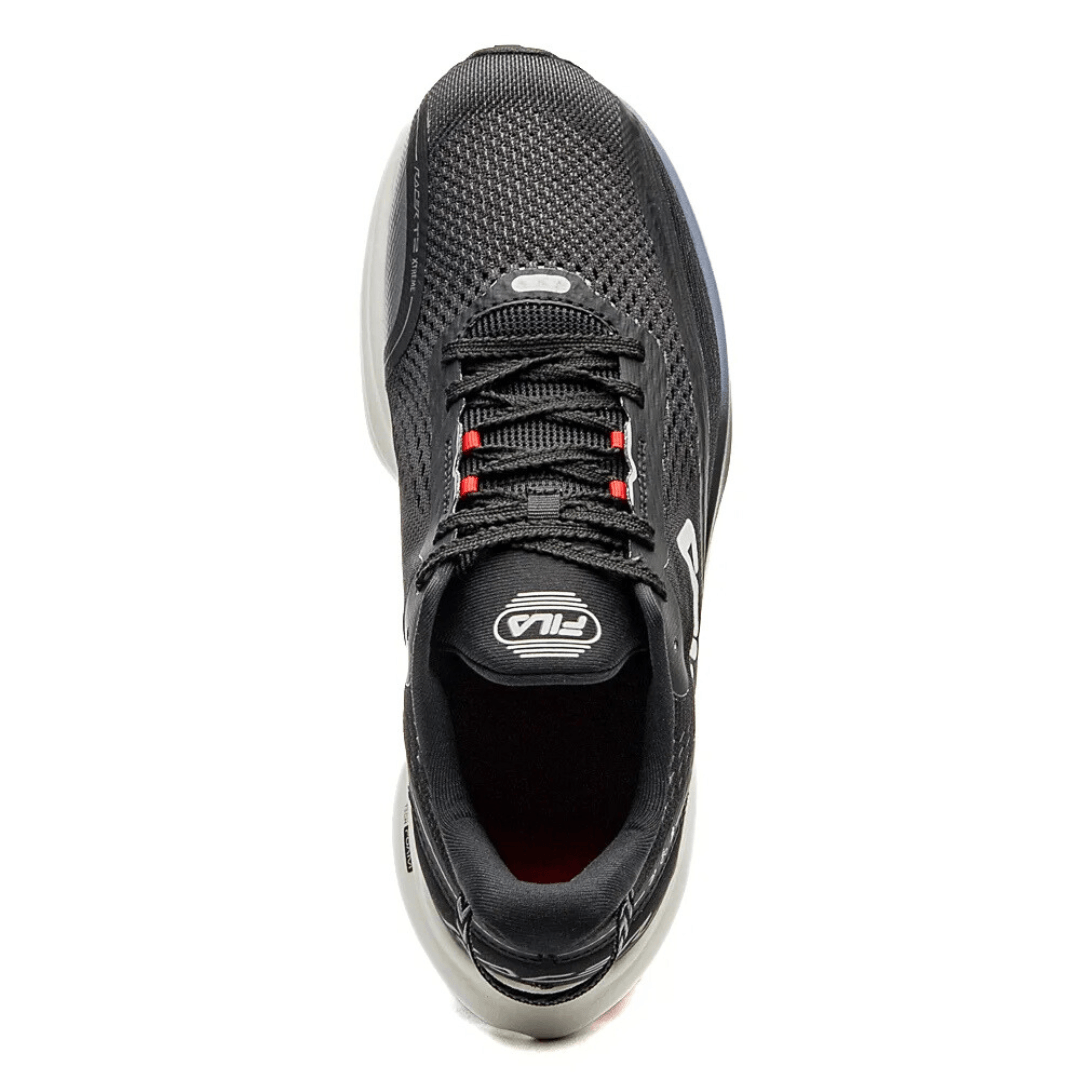 Vista superior do tênis Fila Racer T2 Xtreme preto masculino destacando cabedal e fechamento