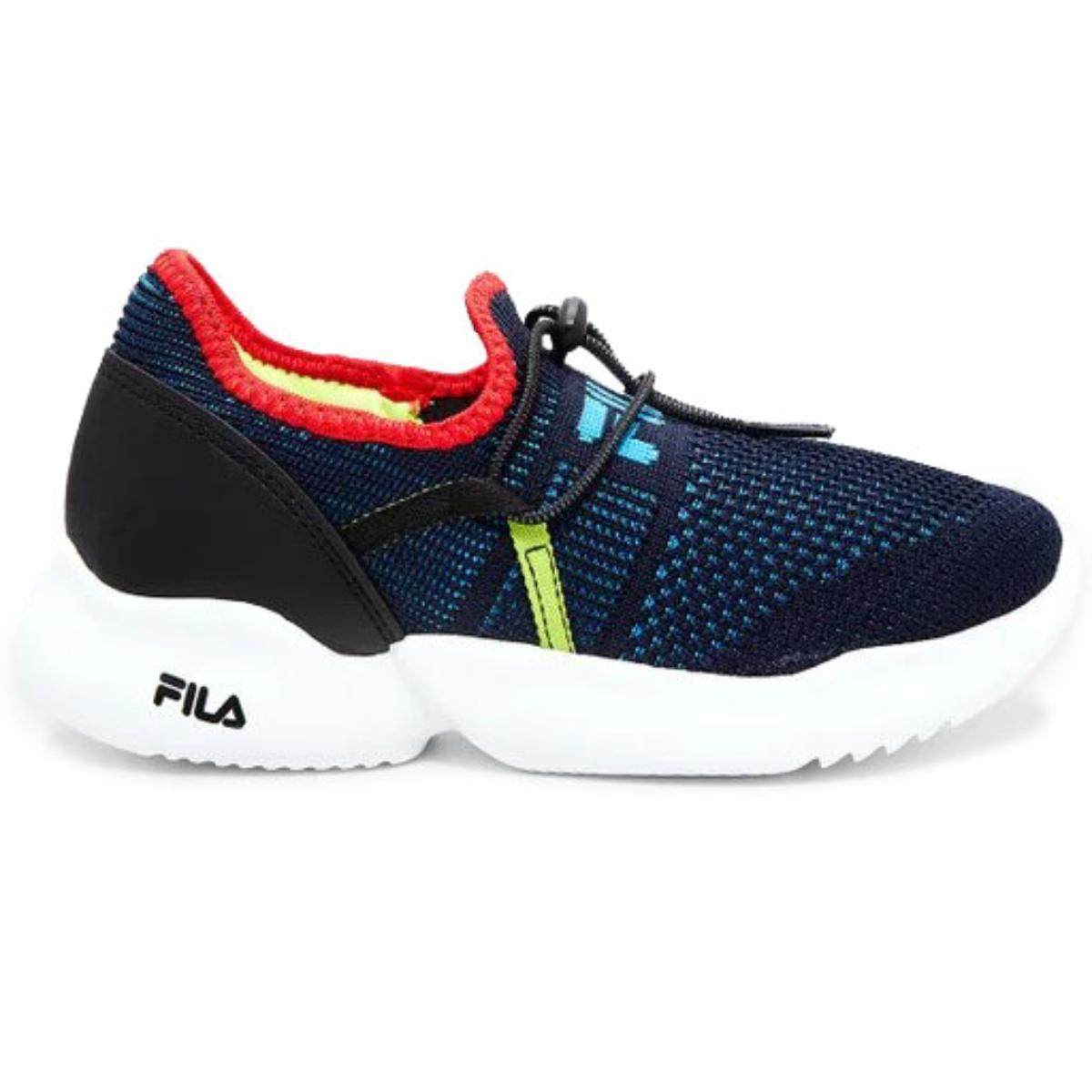 Tênis infantil Fila Play preto com detalhes em azul, material têxtil com mesh, fechamento elástico com cordão, solado branco em EVA