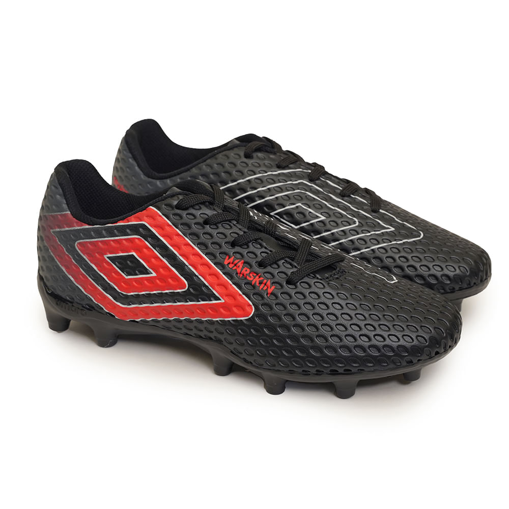 Par de chuteiras de campo Umbro Warskin preta com detalhes vermelhos e brancos