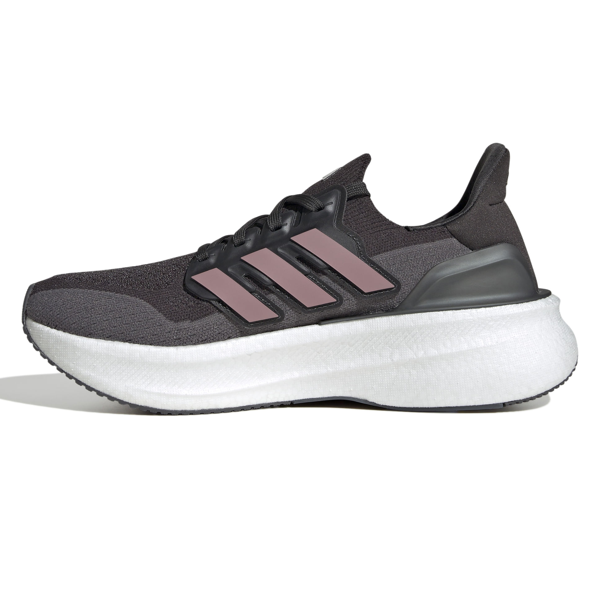 Tênis Adidas UltraBoost 5 feminino cinza, vista lateral medial direita destacando cabedal e solado