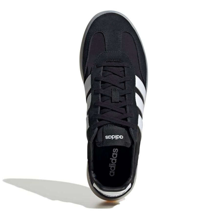 Vista superior do tênis Adidas Barreda Decode preto masculino mostrando detalhes do cabedal e cadarço