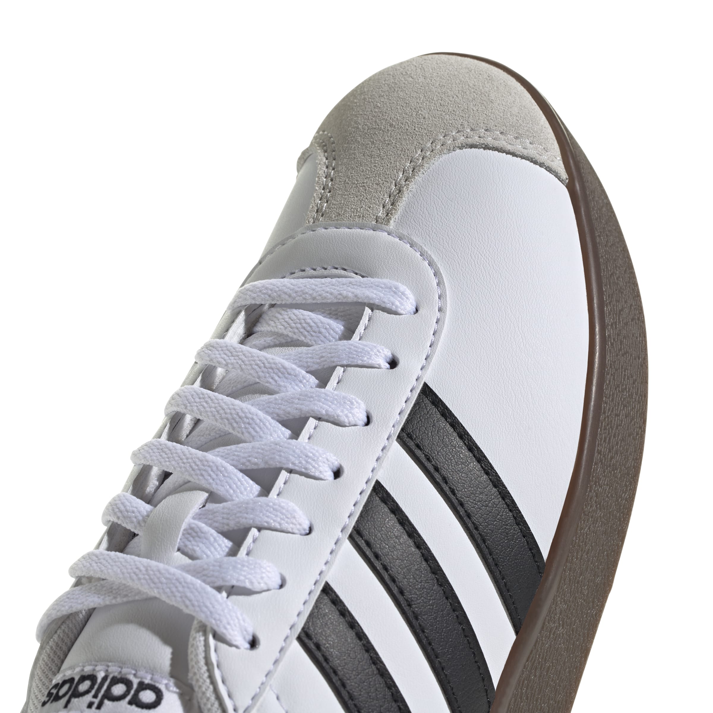 ID3714_8_FOOTWEAR_Photography_Detail-View-1_white