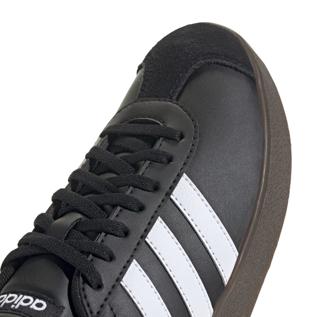 ID3715_8_FOOTWEAR_Photography_Detail-View-1_white