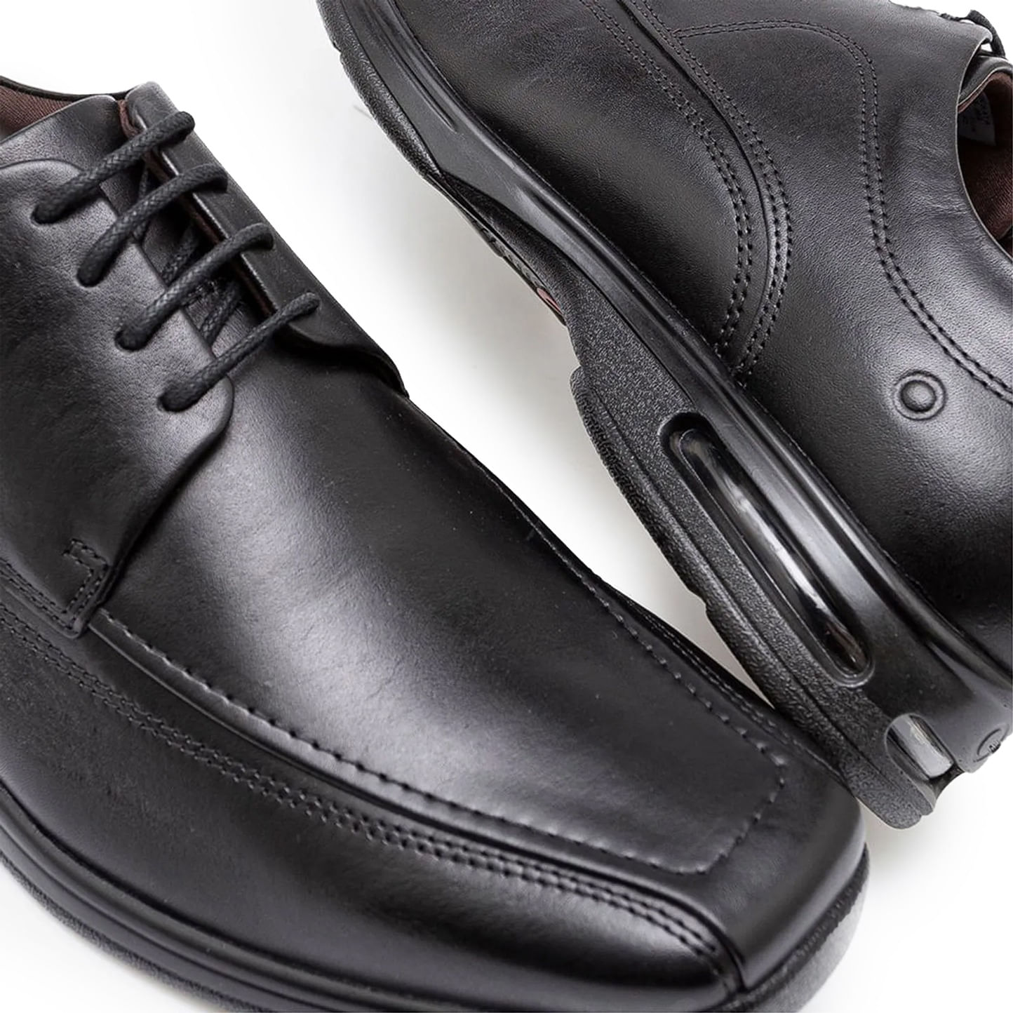 Sapato Democrata Smart Comfort Air Spot Preto com cadarço, mostrando a sola com detalhes de ventilação e tecnologia de conforto