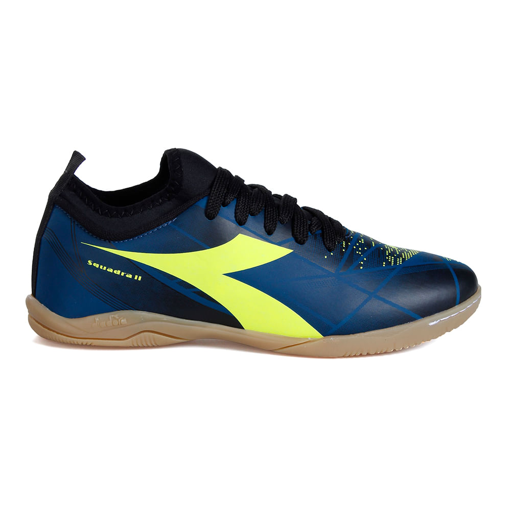 Chuteira Diadora Squadra II Futsal Azul Masculina vista lateral direita com logo amarelo, cabedal sintético e solado de borracha para futsal