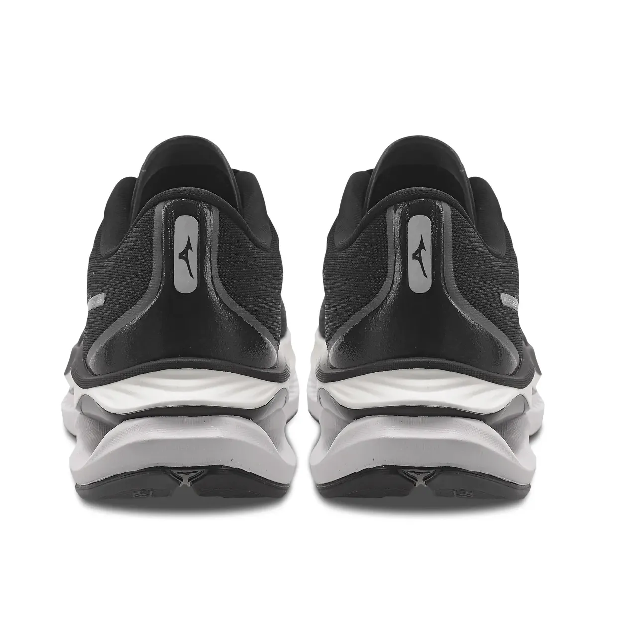 Vista traseira do tênis Mizuno Wave Creation 26 masculino preto evidenciando calcanhar e contraforte