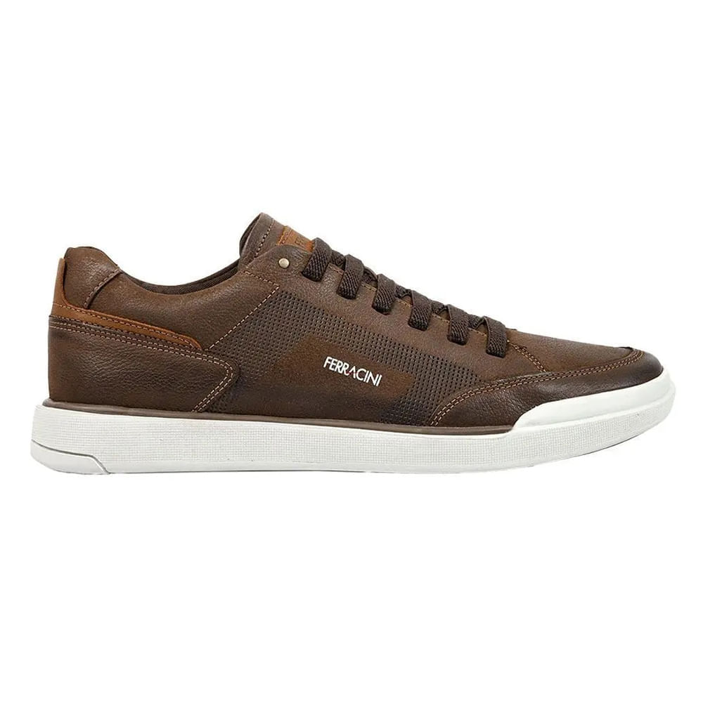 Tênis casual Ferracini Star masculino marrom visto de lado esquerdo mostrando perfil e logo branco