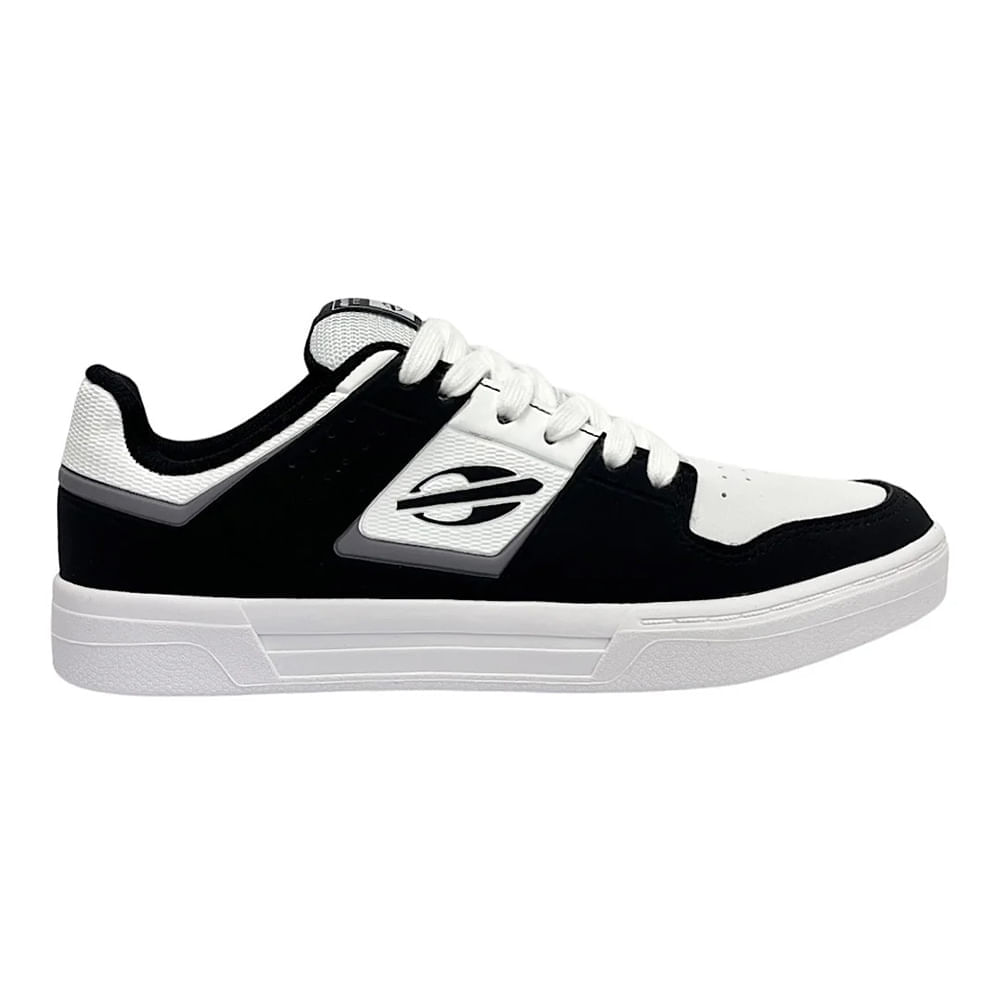 Tênis casual masculino Mormaii preto e branco vista lateral direita com destaque no design