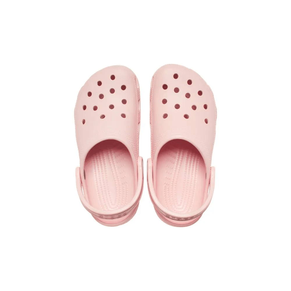 Visão superior de babuches Crocs Classic rosa com aberturas e palmilha texturizada