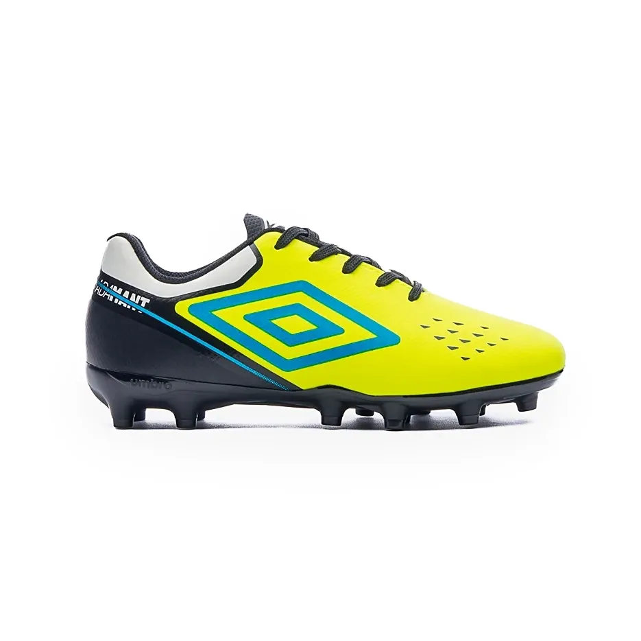 Chuteira infantil Umbro Adamant Top Limão vista lateral direita com detalhes em preto e azul, solado com travas para campo.