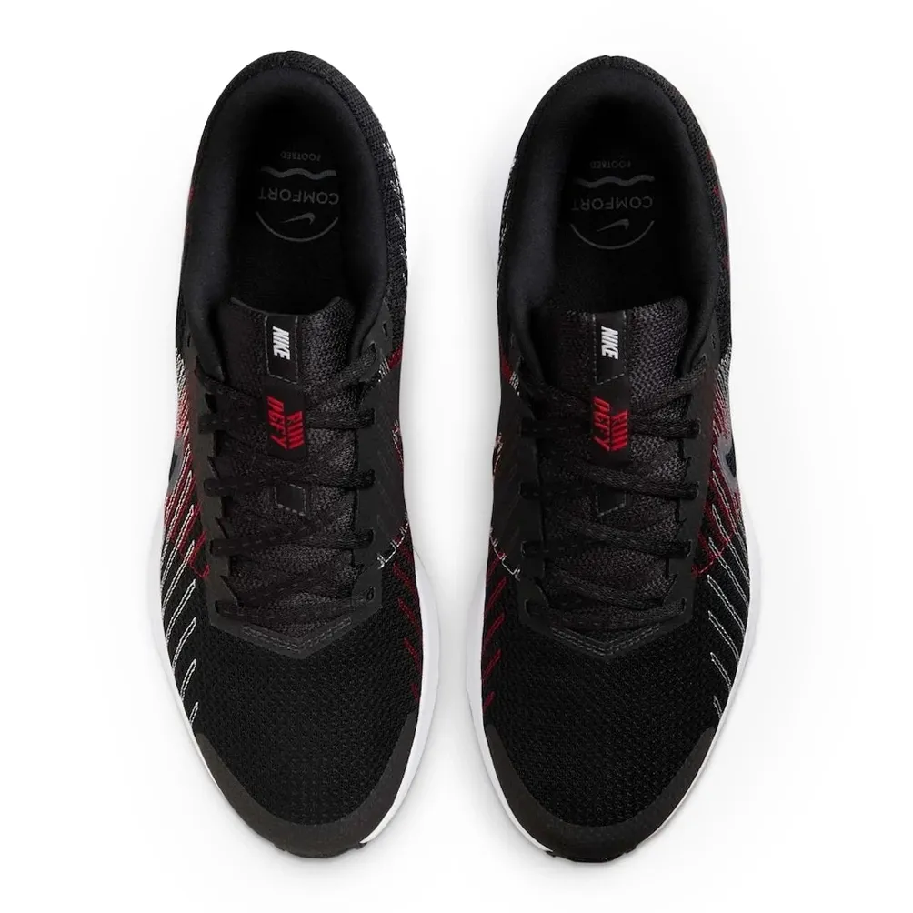 Vista superior do tênis Nike Run Defy masculino preto com cadarço