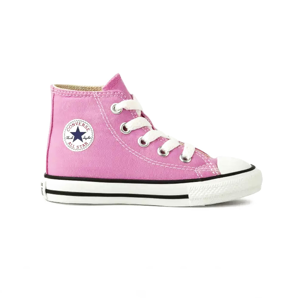 Tênis infantil cano alto em canvas rosa, vista lateral esquerda com cadarços brancos e logo Converse All Star
