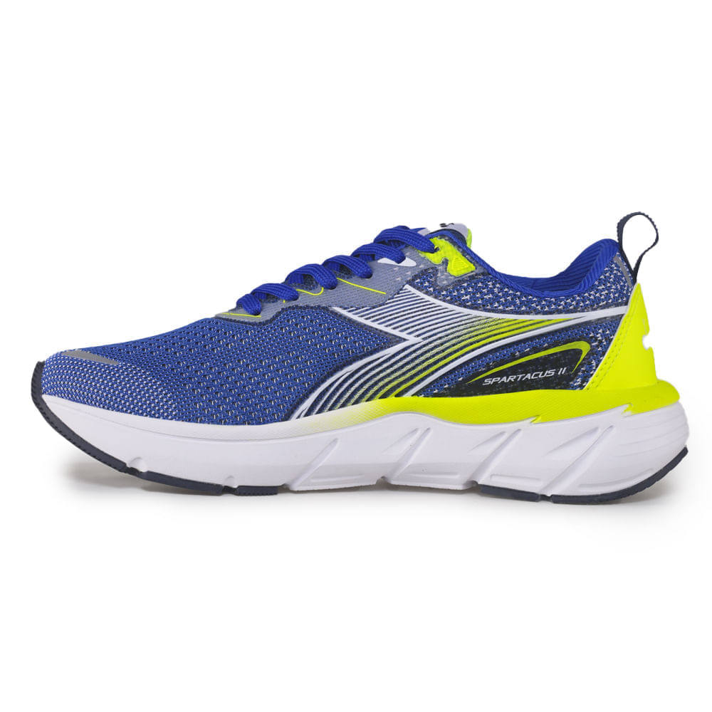Vista lateral direita do tênis Diadora Spartacus II masculino azul, destacando o cabedal em mesh e solado acolchoado branco com sola preta.