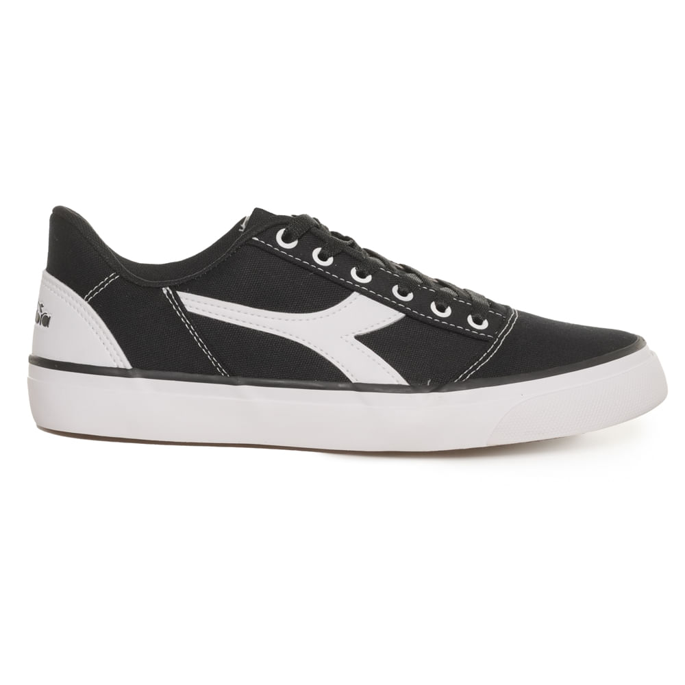 Tênis Unissex Casual Diadora Marino preto e branco com solado branco exibido em fundo branco