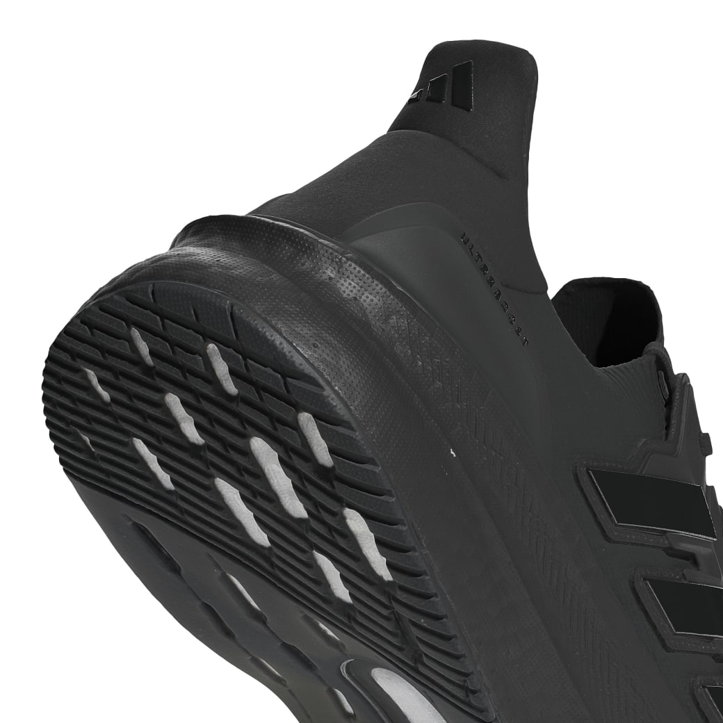 ID8812_9_FOOTWEAR_Photography_Detail-View-2_white