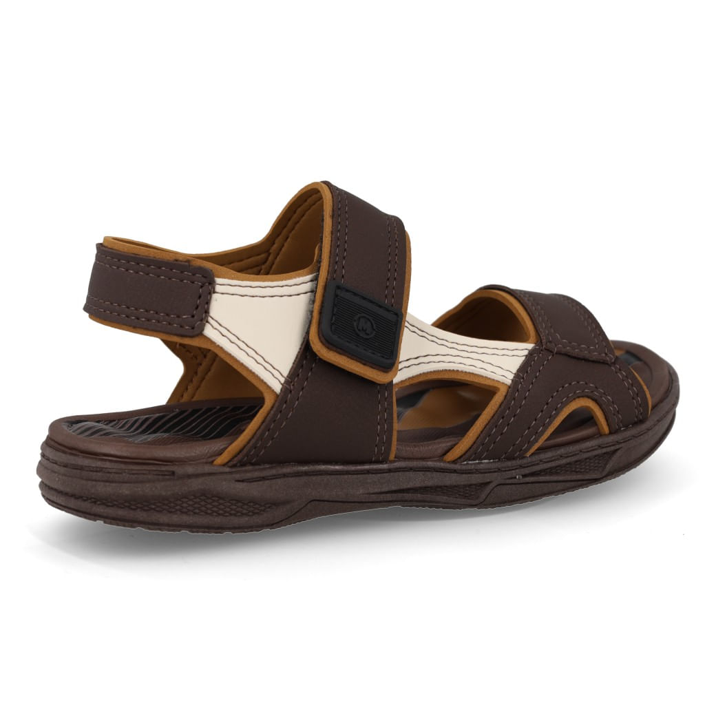 Close traseiro lateral da sandália papete marrom com velcro ajustável