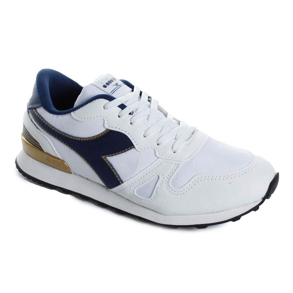 Tênis Diadora Navigli Unissex Branco em ângulo frontal mostrando detalhes do logo e design