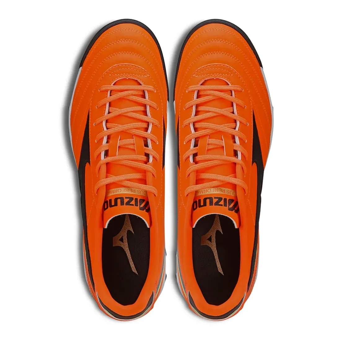 Chuteira Mizuno Morelia Classic masculina laranja vista superior mostrando cabedal e cadarços laranja