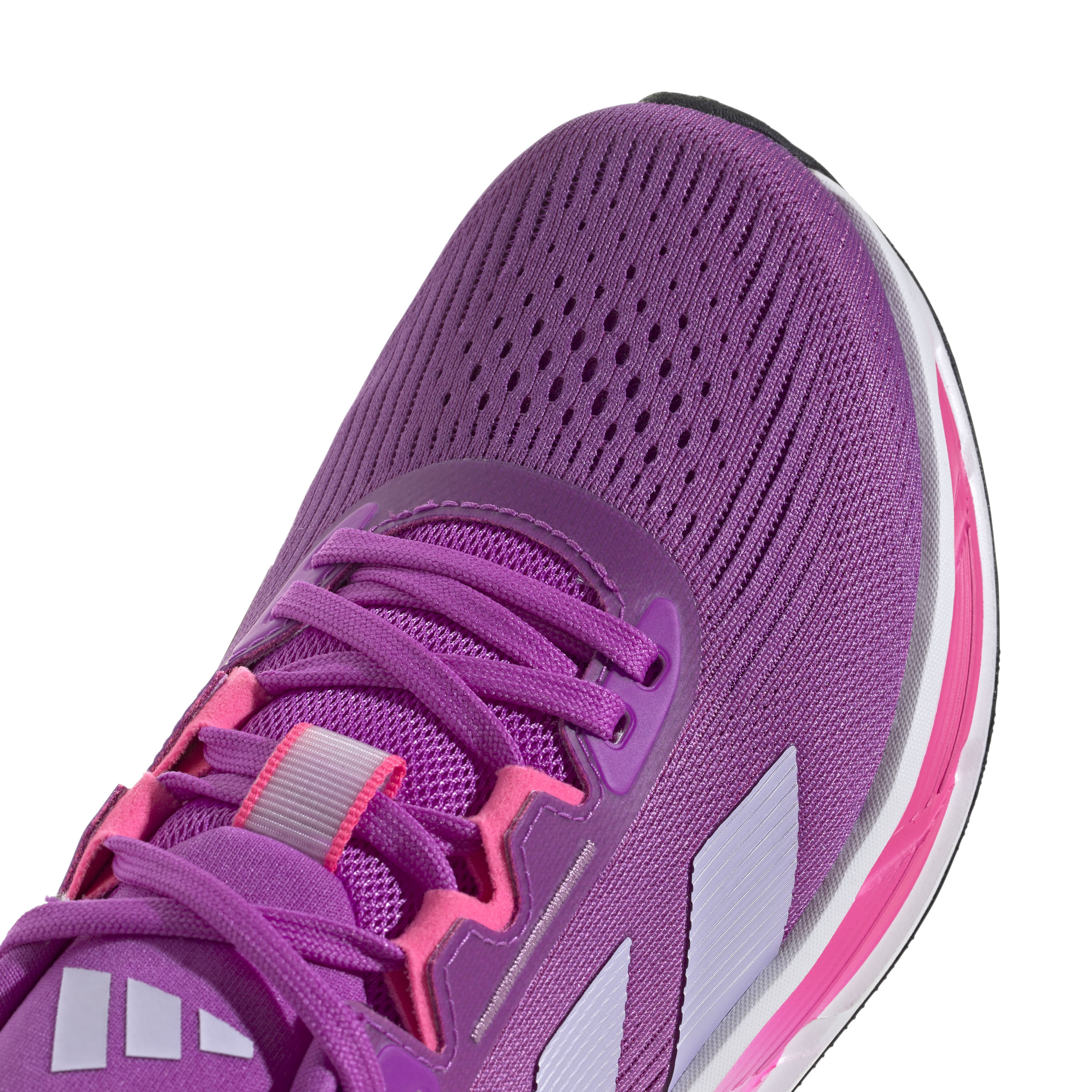 ID8743_9_FOOTWEAR_Photography_Detail-View-2_white