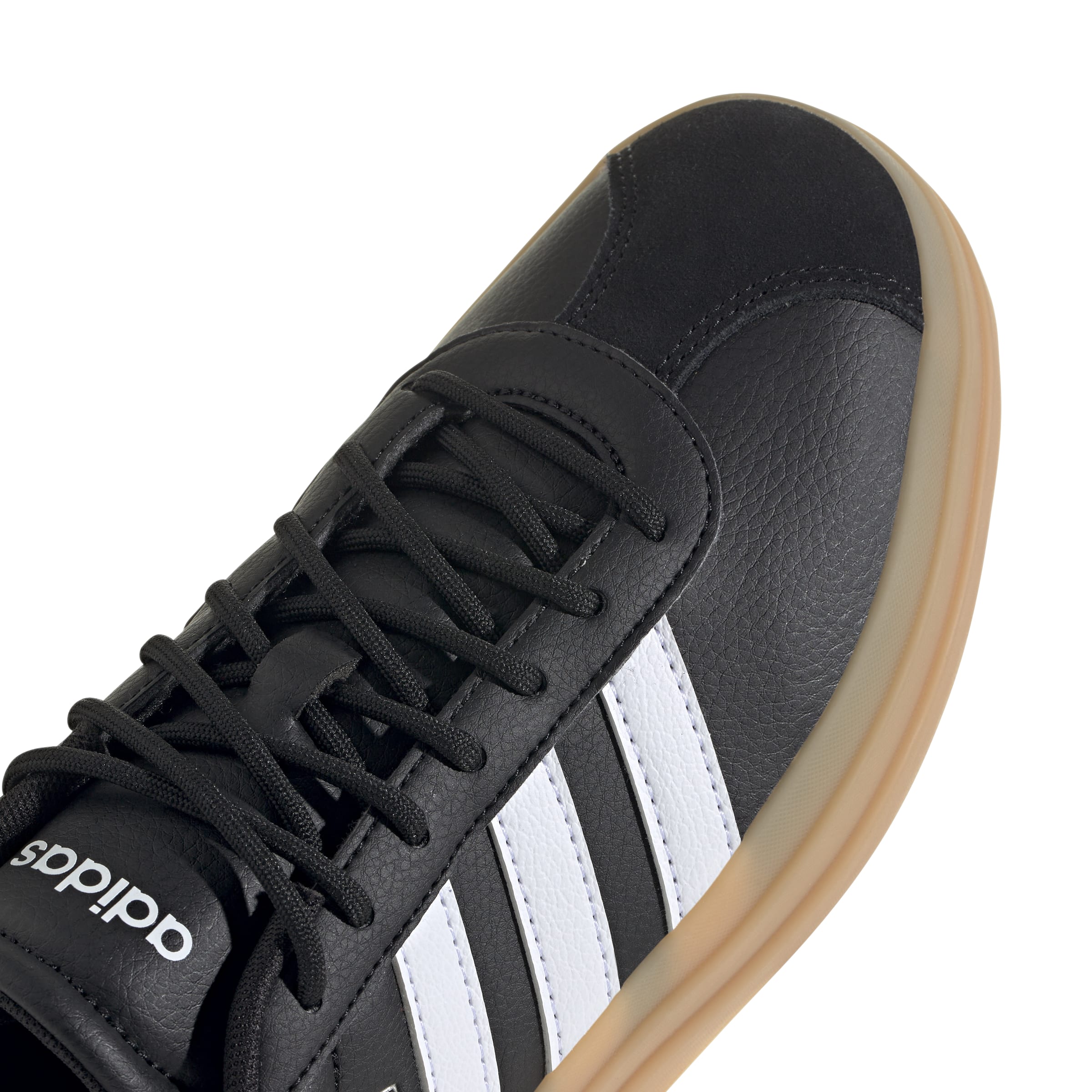 IH3081_9_FOOTWEAR_Photography_Detail-View-2_white
