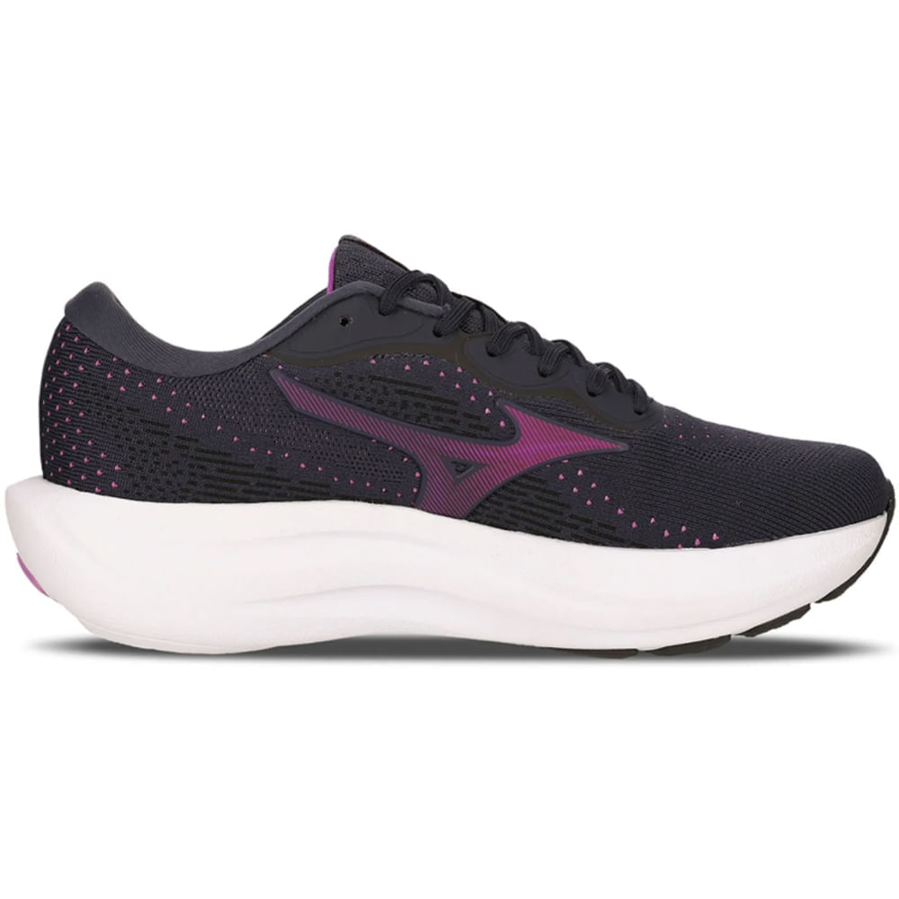 Tênis esportivo Mizuno Virtue feminino em vista lateral direita, cabedal marinho em mesh com detalhes rosa e logo Mizuno rosa/roxo.