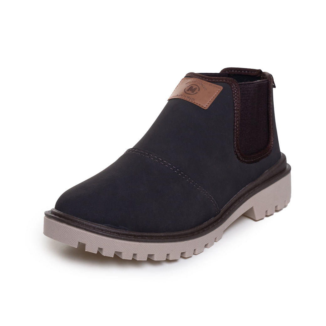 Bota Chelsea infantil Molekinho cor café escuro vista frontal com detalhes do elástico lateral e etiqueta da marca