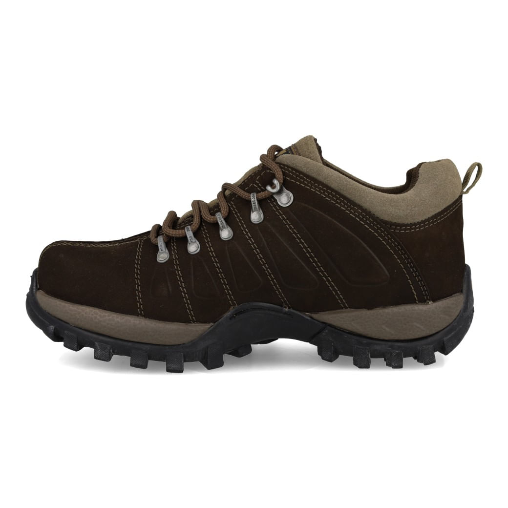 Tênis Macboot Adventure Uirapuru masculino marrom em perfil lateral direito destacando design e acabamento.