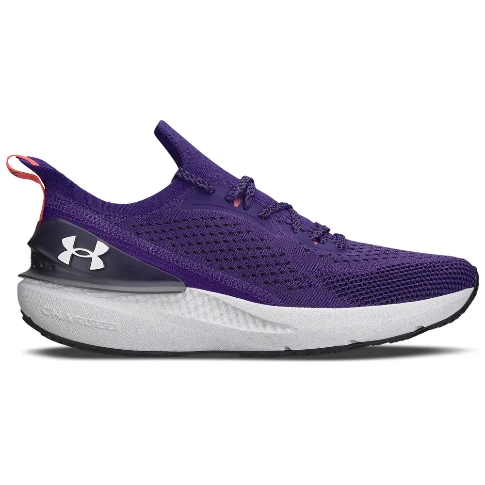 Tênis masculino Under Armour Charged Quicker na cor roxa, vista lateral esquerda, mostrando mesh respirável e solado emborrachado com amortecimento