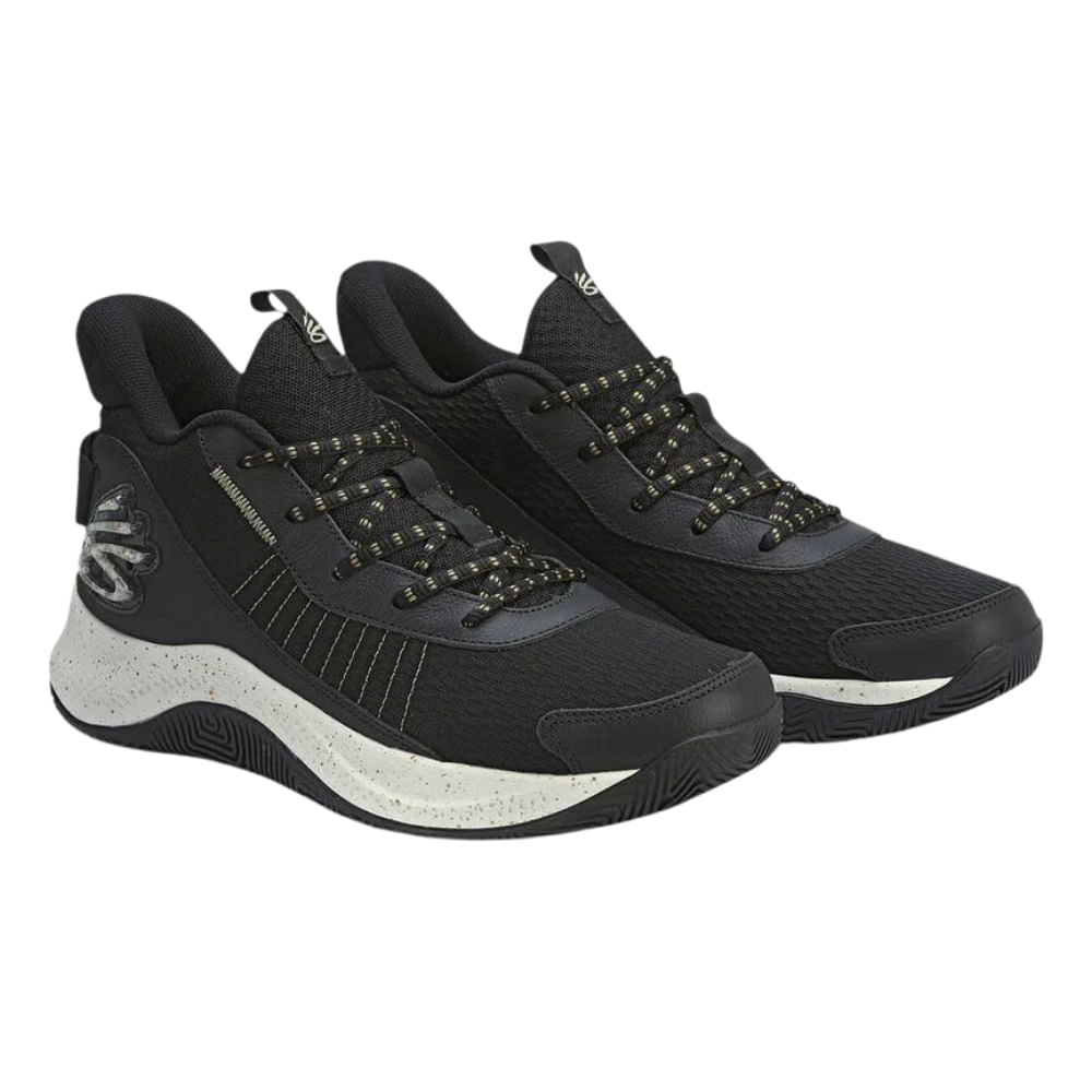 Tênis Under Armour Curry 3Z7 masculino preto em ângulo 3/4 mostrando cabedal em malha e sintético