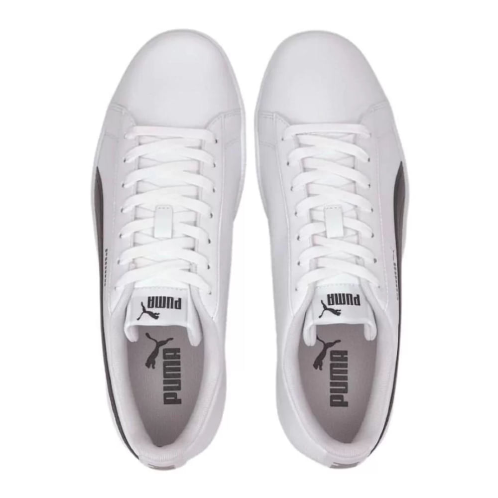 Visão superior do tênis Puma Up Casual branco mostrando detalhes da palmilha e cadarços