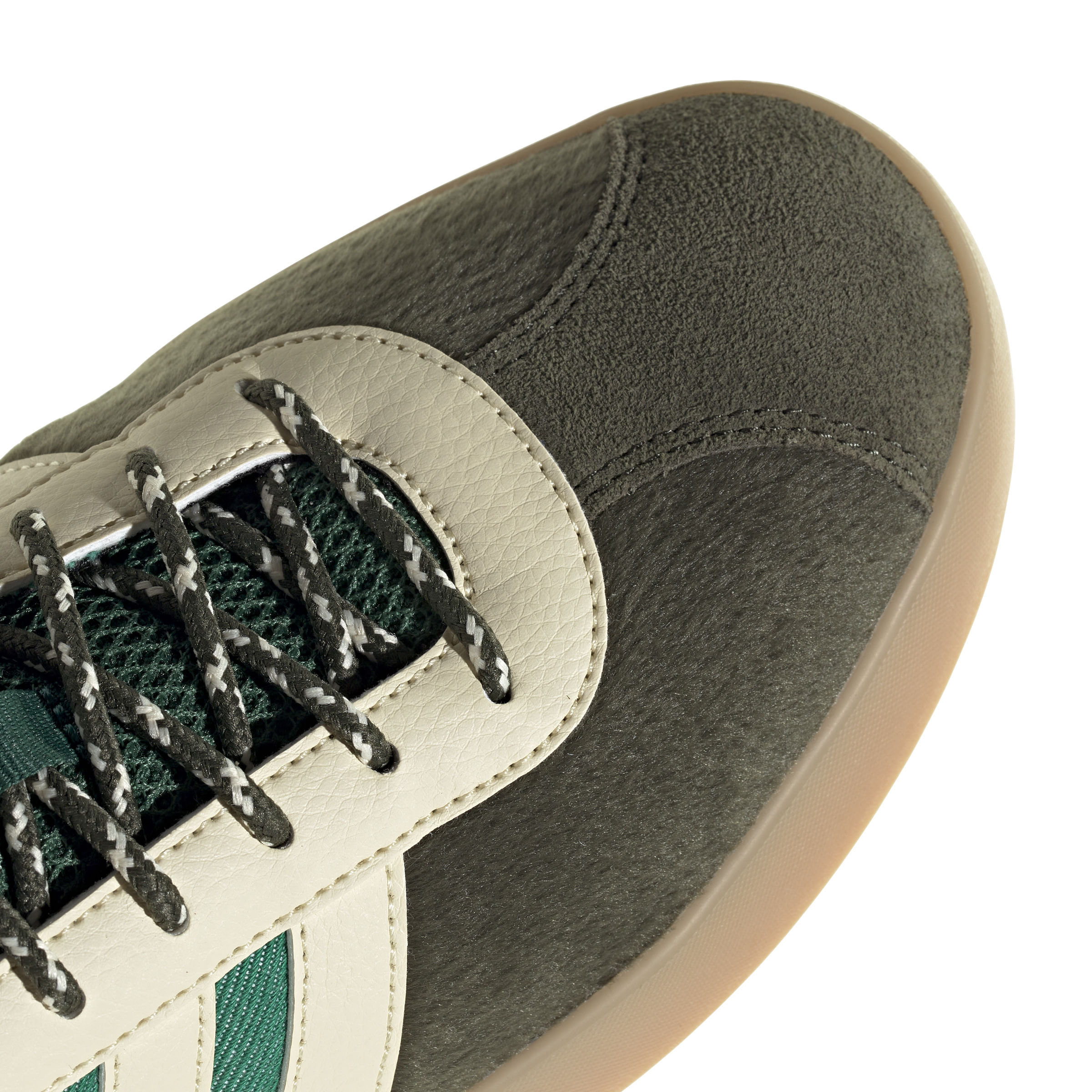 JP7062_8_FOOTWEAR_Photography_Detail-View-1_white