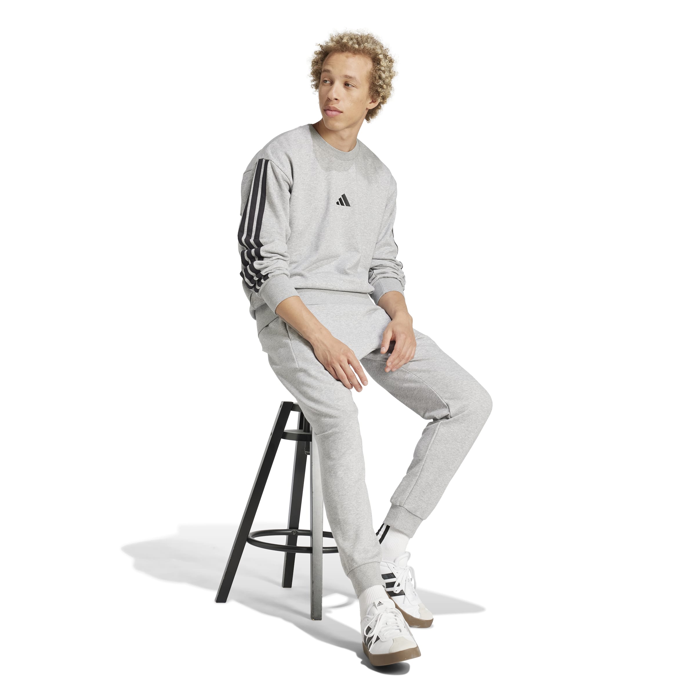 JE6374_5_APPAREL_On-Model_Walking-View_white