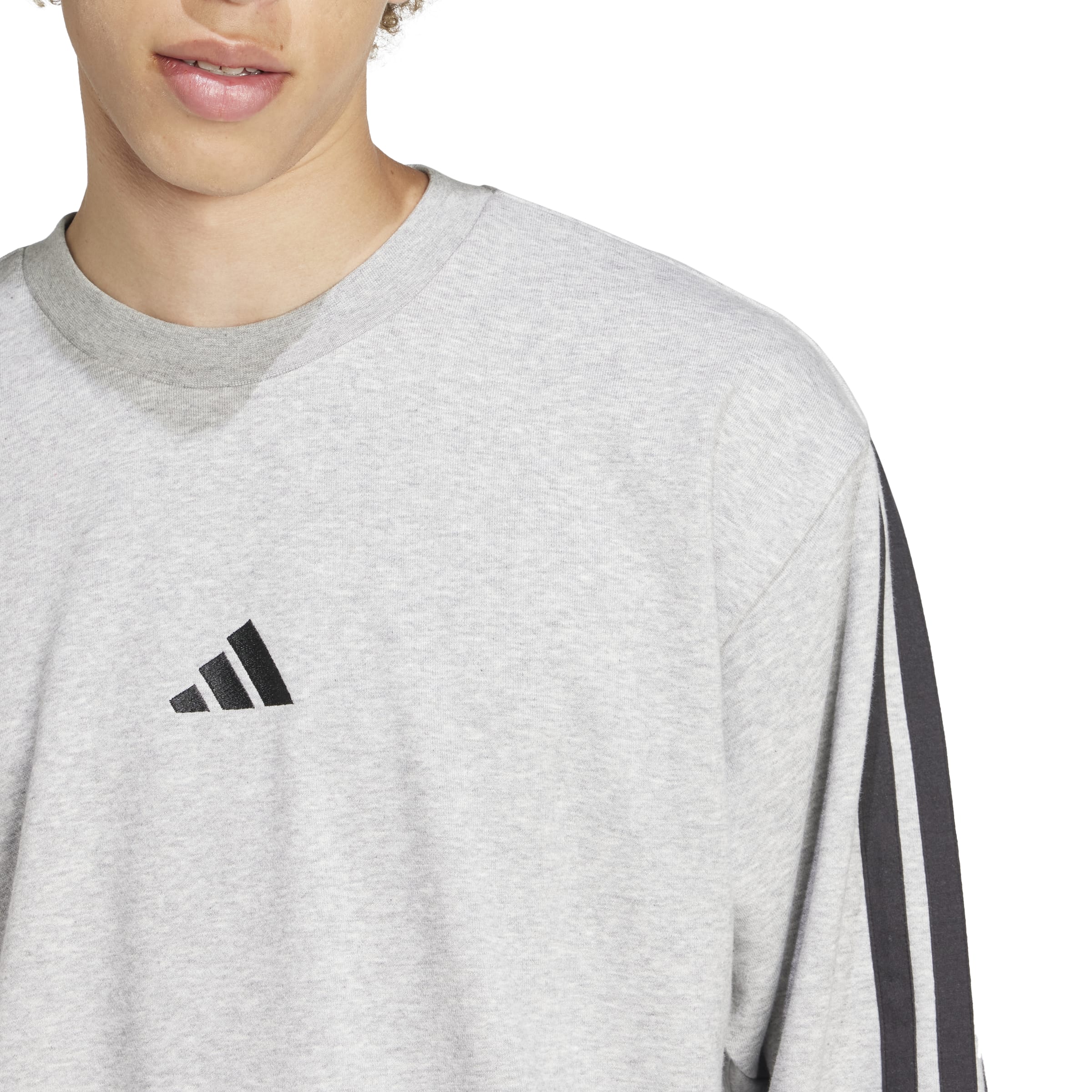 JE6374_7_APPAREL_On-Model_Detail-View-2_white