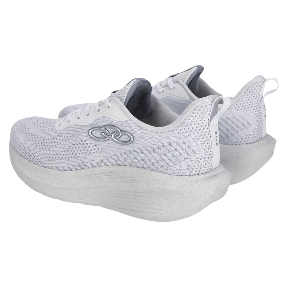 Tênis Olympikus Rayo branco masculino visto de trás e lateral mostrando detalhes do cabedal e puxador traseiro
